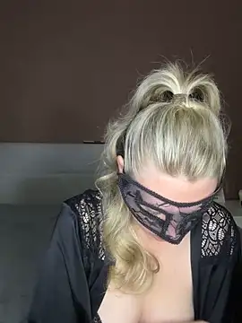 Cherrycolada online show from September 2025 08:45:02 PM