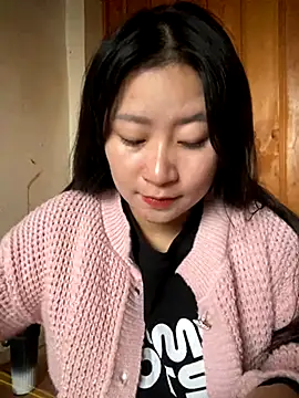 violet-00 online show from November 2025 12:35:02 AM