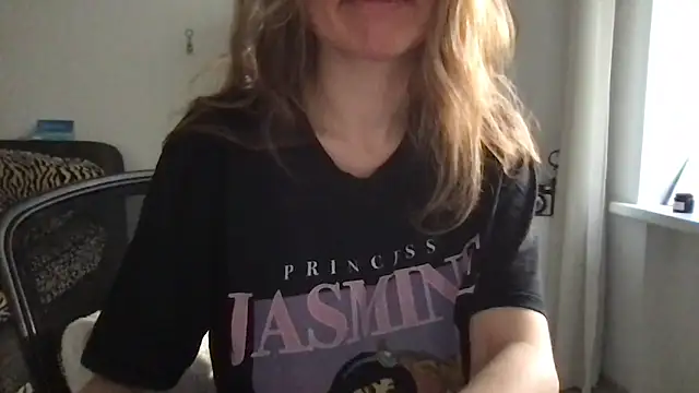 Snapshot of Marivell chatting on October 2025 01:30:01 PM Marivell online show from October 2025 01:30:01 PM