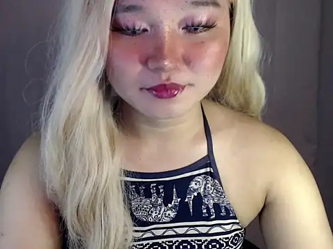 Snapshot of Eyes-on-me chatting on October 2025 05:57:02 PM Eyes-on-me online show from October 2025 05:57:02 PM