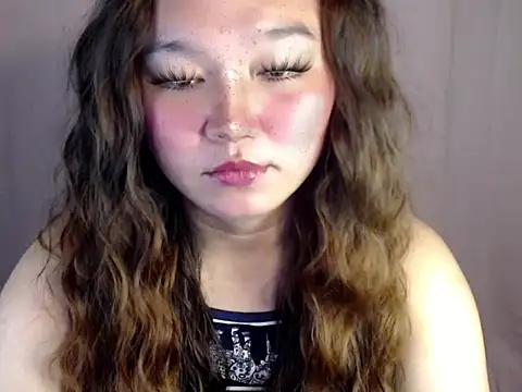 Snapshot of Eyes-on-me chatting on November 2025 12:57:02 AM Eyes-on-me online show from November 2025 12:57:02 AM