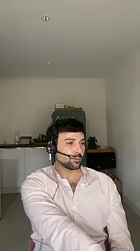 Snapshot of eauminerale chatting on April 2026 11:33:01 AM eauminerale online show from April 2026 11:33:01 AM