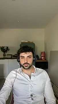 Snapshot of eauminerale chatting on May 2026 12:13:02 PM eauminerale online show from May 2026 12:13:02 PM