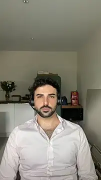 Snapshot of eauminerale chatting on May 2026 12:02:01 PM eauminerale online show from May 2026 12:02:01 PM