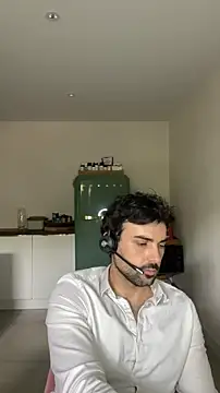 Snapshot of eauminerale chatting on May 2026 11:52:02 AM eauminerale online show from May 2026 11:52:02 AM