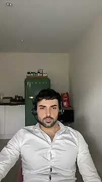 Snapshot of eauminerale chatting on June 2026 12:11:01 PM eauminerale online show from June 2026 12:11:01 PM