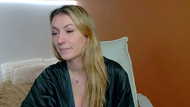 Snapshot of Anaayss_ chatting on January 2026 05:33:02 AM Anaayss online show from January 2026 05:33:02 AM