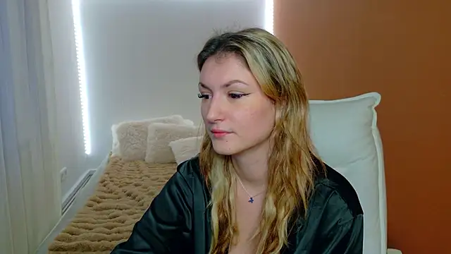 Snapshot of Anaayss_ chatting on February 2026 06:01:02 AM Anaayss online show from February 2026 06:01:02 AM