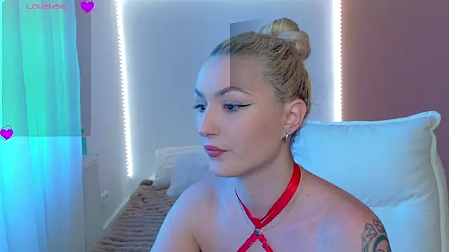 Snapshot of Anaayss_ chatting on April 2026 04:57:02 AM Anaayss online show from April 2026 04:57:02 AM