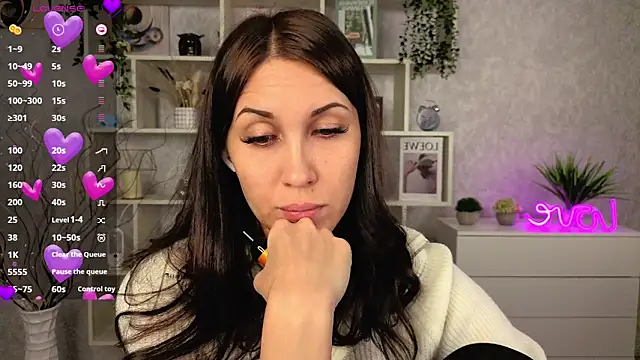 Snapshot of DreamVelour chatting on November 2025 08:19:01 PM DreamVelour online show from November 2025 08:19:01 PM