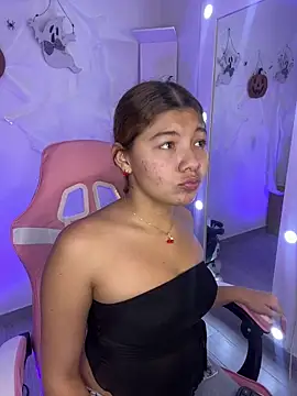 Snapshot of Gaby_002 chatting on October 2025 02:14:02 AM Gaby 002 online show from October 2025 02:14:02 AM