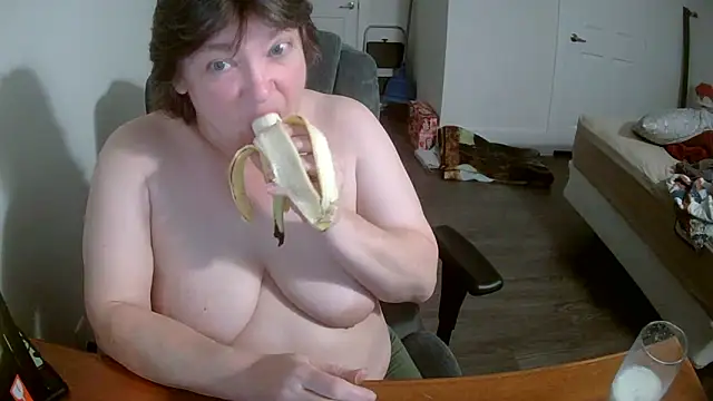 Snapshot of Buggy1965 chatting on April 2026 02:07:01 PM Buggy1965 online show from April 2026 02:07:01 PM