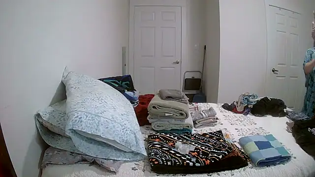 Snapshot of Buggy1965 chatting on April 2026 01:13:02 PM Buggy1965 online show from April 2026 01:13:02 PM