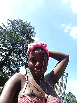 Snapshot of HotPetite_25 chatting on October 2025 01:03:02 PM HotPetite 25 online show from October 2025 01:03:02 PM