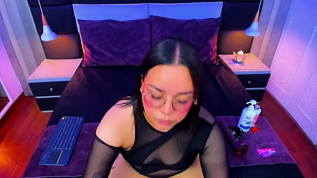 Snapshot of annytovar chatting on September 2025 03:28:02 PM annytovar online show from September 2025 03:28:02 PM