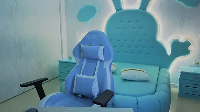 Mia Cuttee online show from October 2025 03:29:02 AM