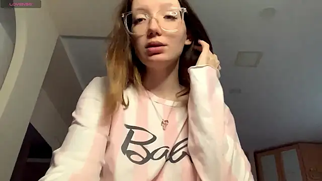 Snapshot of KrystinFunches chatting on November 2025 08:29:02 AM KrystinFunches online show from November 2025 08:29:02 AM