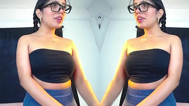 Snapshot of Isis_Valen chatting on December 2025 12:36:02 PM Isis Valen online show from December 2025 12:36:02 PM