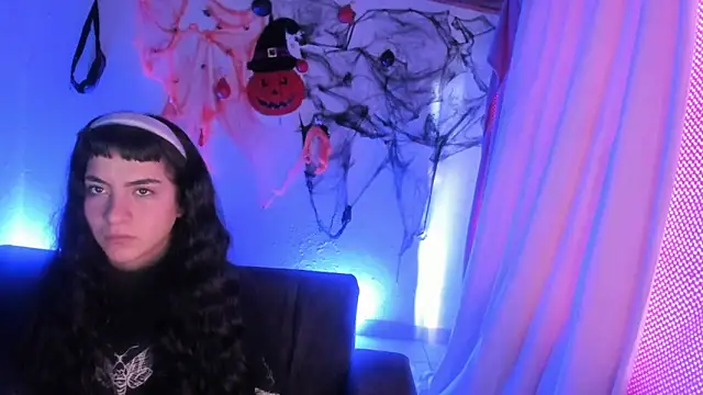 kitty  chs online show from November 2025 01:10:02 PM