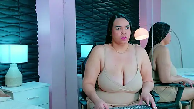 Snapshot of Valery_Nasty__ chatting on November 2025 05:26:02 PM Valery Nasty online show from November 2025 05:26:02 PM