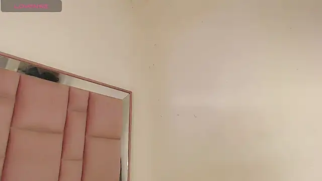 Snapshot of roxanawillts chatting on November 2025 08:30:01 PM roxanawillts online show from November 2025 08:30:01 PM