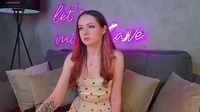 Snapshot of Berta_Kelly chatting on November 2025 01:28:01 AM Berta Kelly online show from November 2025 01:28:01 AM