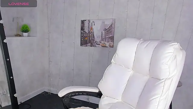 Snapshot of Berta_Kelly chatting on December 2025 12:08:01 AM Berta Kelly online show from December 2025 12:08:01 AM