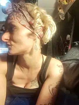 Snapshot of blondebarbiebae chatting on November 2025 10:06:01 AM blondebarbiebae online show from November 2025 10:06:01 AM