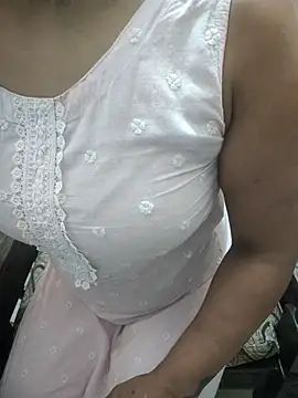 Fashion Queen online show from September 2025 07:11:02 AM