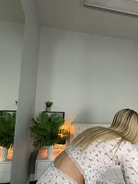 Snapshot of MaryDavies chatting on March 2026 04:39:02 AM MaryDavies online show from March 2026 04:39:02 AM