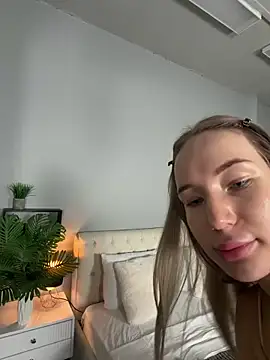 Snapshot of MaryDavies chatting on March 2026 07:01:01 AM MaryDavies online show from March 2026 07:01:01 AM