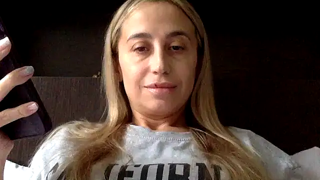 Snapshot of Jeyvaris chatting on September 2025 01:49:01 PM Jeyvaris online show from September 2025 01:49:01 PM