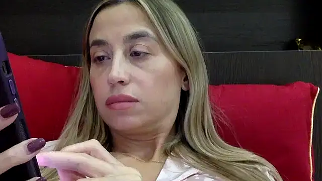 Snapshot of Jeyvaris chatting on October 2025 10:00:02 PM Jeyvaris online show from October 2025 10:00:02 PM