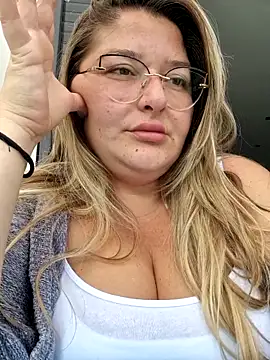 Snapshot of HornyBella88 chatting on October 2025 09:39:01 AM HornyBella88 online show from October 2025 09:39:01 AM