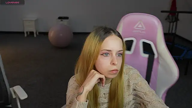 Luchi Sun online show from October 2025 10:12:01 AM