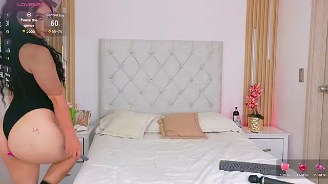 Ashley-Whitee online show from December 2025 12:40:02 AM