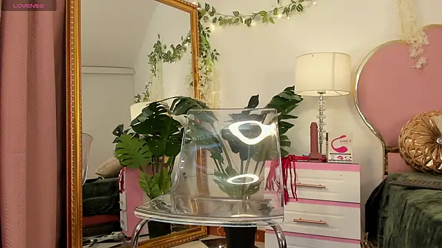 NaiaWhisper online show from October 2025 05:16:02 AM