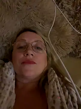 Snapshot of Littleangeleyes chatting on October 2025 11:45:02 PM Littleangeleyes online show from October 2025 11:45:02 PM