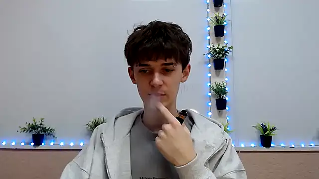 Hoot Dude  online show from November 2025 01:11:01 PM