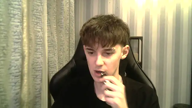 Hoot Dude  online show from December 2025 05:40:02 PM