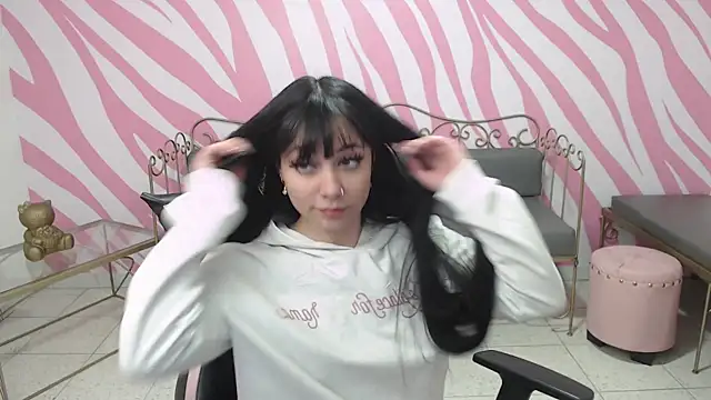 saabrina  online show from November 2025 01:10:01 PM