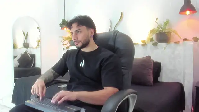 Miike Stone1 online show from January 2026 02:32:02 PM