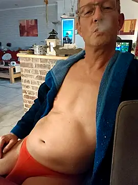 TommyTom76 online show from November 2025 11:47:01 PM