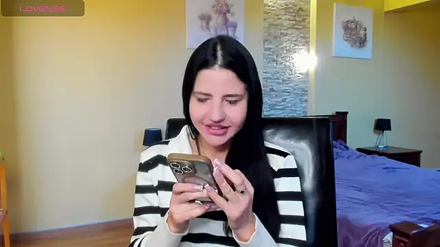 Malibu J online show from November 2025 09:42:01 AM