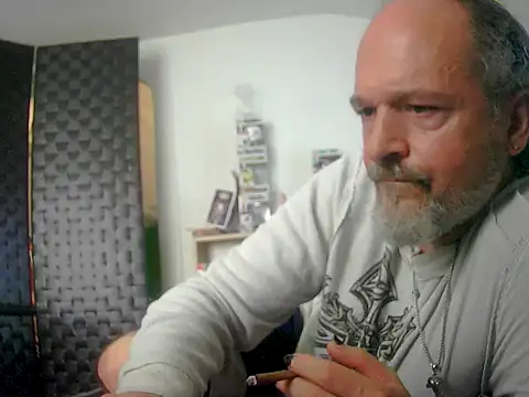 HippieDad333 online show from September 2025 07:17:01 PM