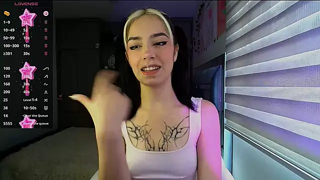 Kittyross online show from November 2025 05:14:02 PM