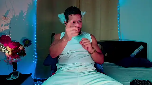 LucasGaeel online show from November 2025 01:05:01 AM