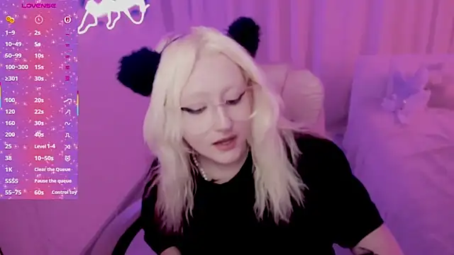 JuliaSharkk online show from November 2025 10:09:02 PM