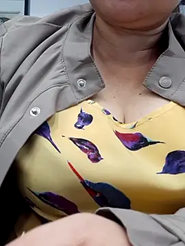 Snapshot of Kimkhaepretty chatting on November 2025 05:35:02 AM Kimkhaepretty online show from November 2025 05:35:02 AM