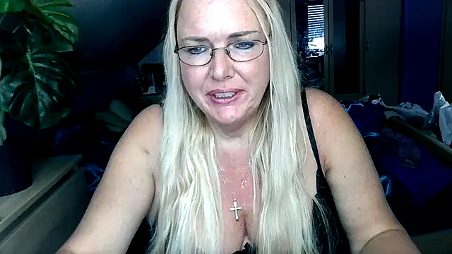 Sandy-Summer online show from October 2025 02:51:02 PM